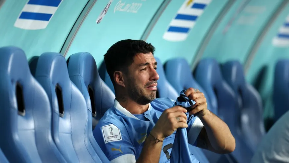 Nước mắt của Luis Suarez và sự nghiệt ngã của bóng đá 